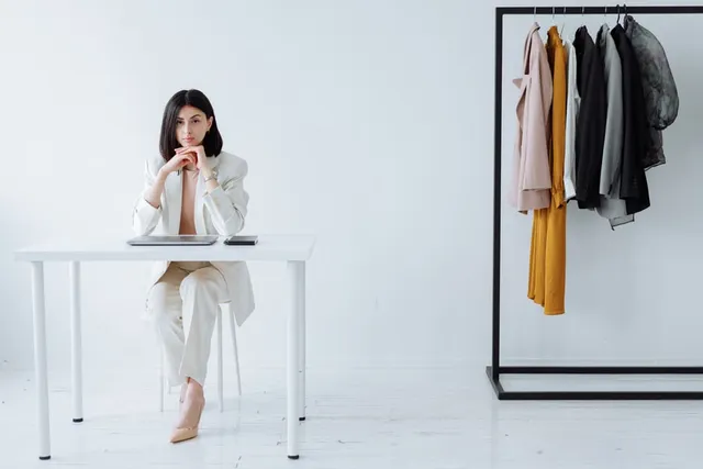 Cách phối đồ đi làm nữ thanh lịch, hiện đại và dễ áp dụng