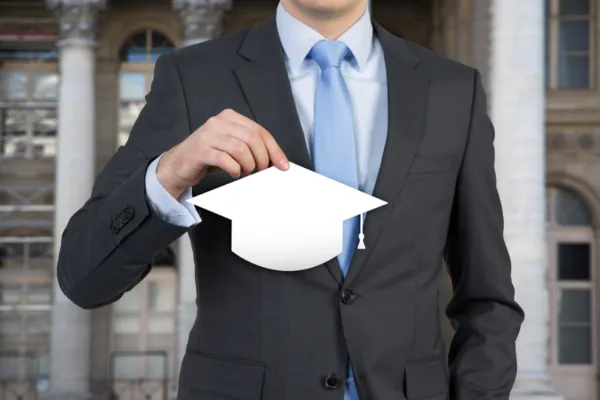 Bạn hiểu thế nào về bằng cử nhân quản trị kinh doanh?