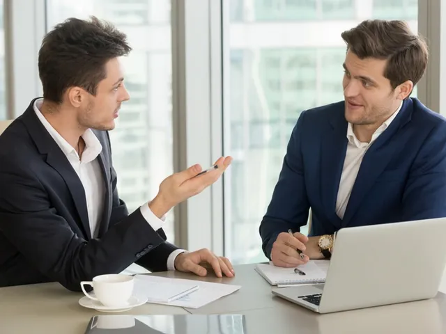 10 mẹo cải thiện cách giao tiếp với sếp tại nơi làm việc