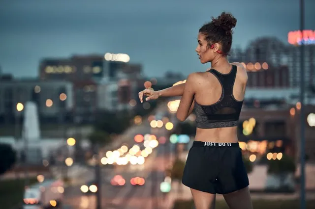 Cách hạn chế dầu trên da mặt: Bí quyết cho làn da khô thoáng, mịn màng