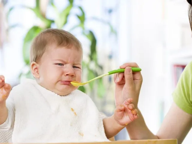 Giai đoạn ăn dặm: Bé biếng ăn phải làm sao?