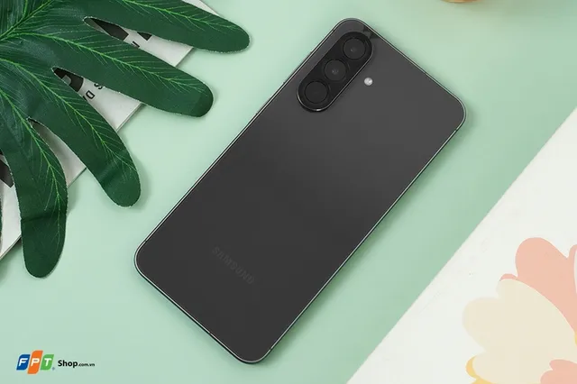 Dien_thoai_chup_anh_dep_duoi_10_trieu_2026_samsung_694b17bced