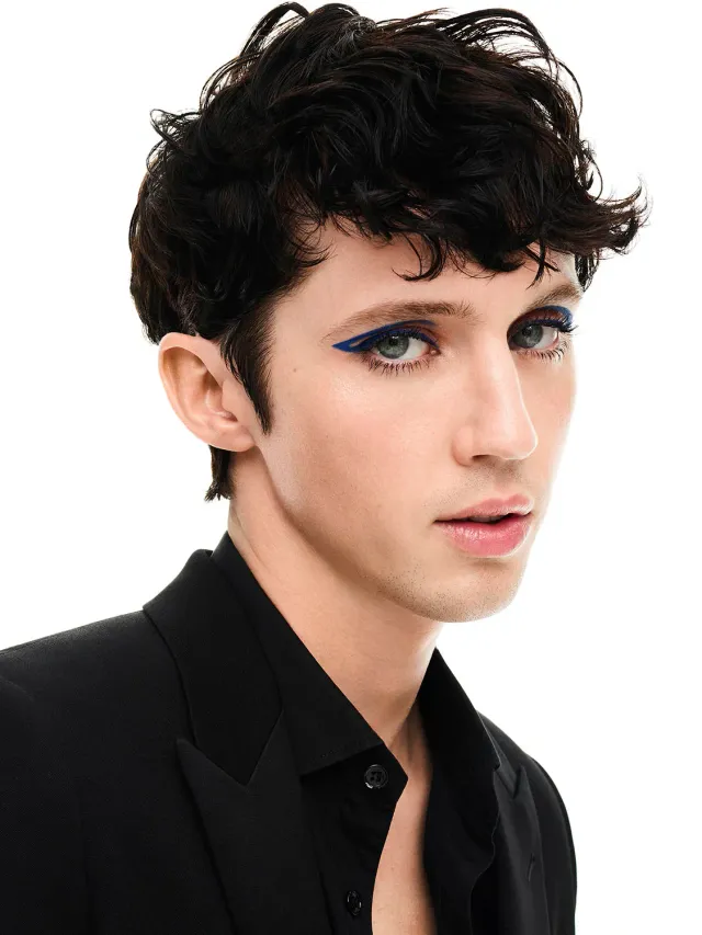 Troye Sivan chia sẻ bí quyết trang điểm và cảm hứng làm đẹp từ góc nhìn chuyên gia