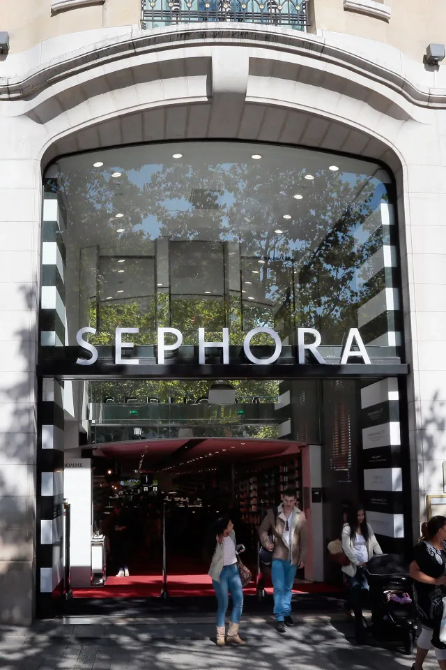 Sephora vướng kiện phân biệt chủng tộc: Ngành đẹp nói gì?