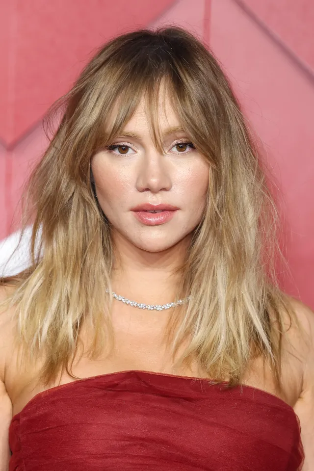 Tuyệt chiêu trang điểm lớp nền hoàn hảo từ Suki Waterhouse