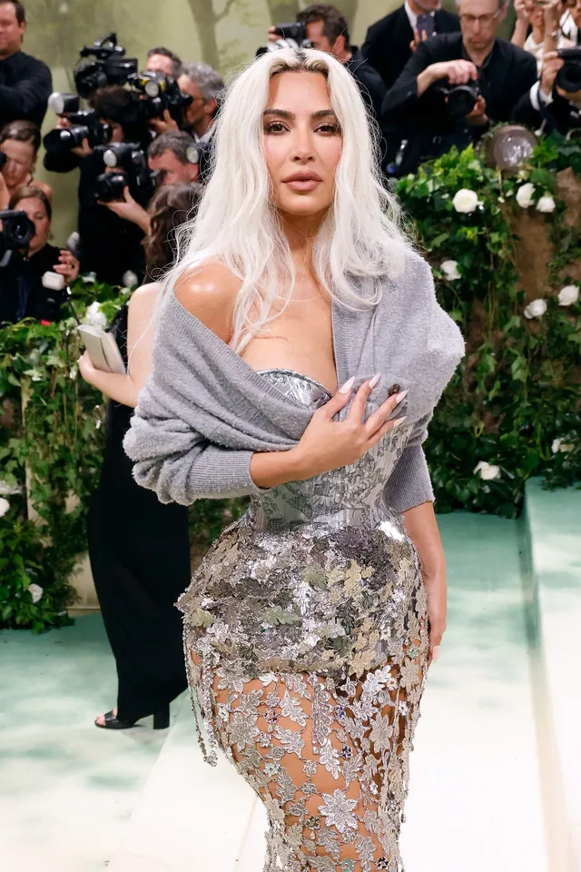 Kim Kardashian và bí mật đằng sau diện mạo tại Met Gala 2026
