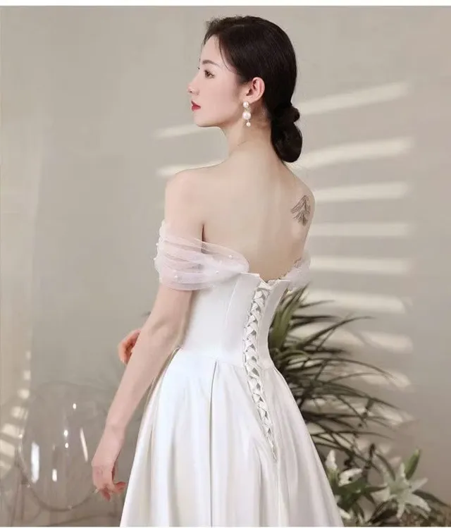 Xu hướng váy cưới tối giản cho cô dâu thế hệ mới