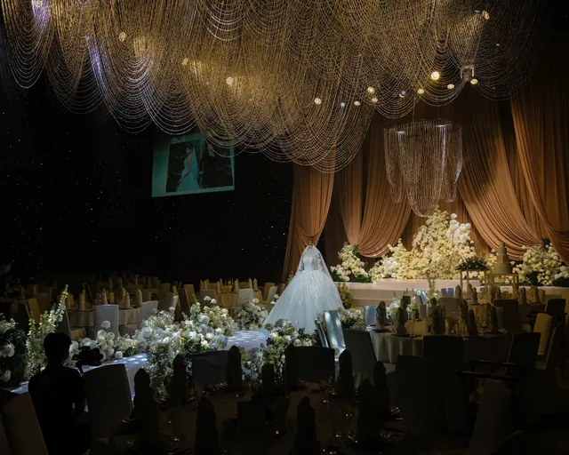 Trang trí tiệc cưới phong cách hoàng gia: Bí quyết thiết kế lộng lẫy tại nhà hàng 2026