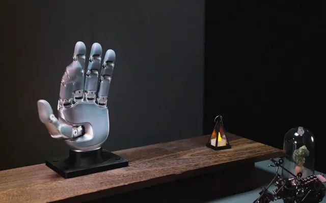 Bàn tay robot 21 bậc tự do: Khi công nghệ sinh học tạo ra hy vọng mới