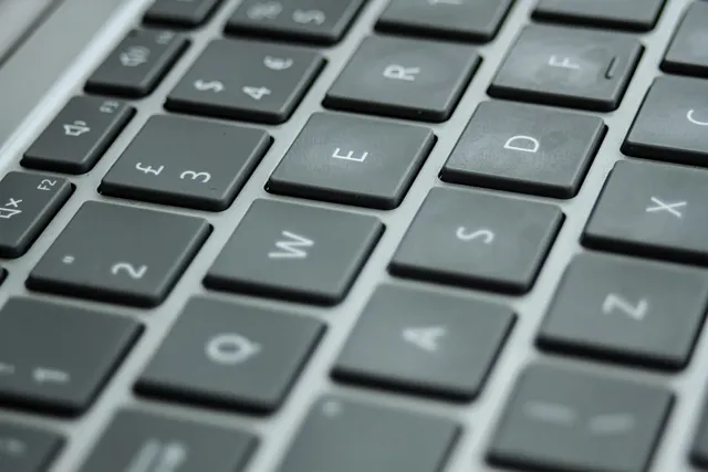 Test bàn phím và trackpad