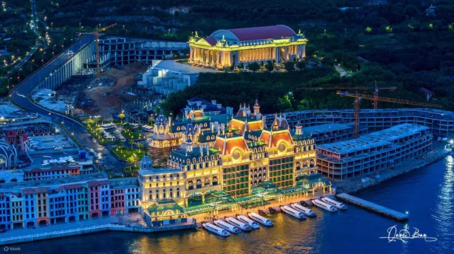 Đi Vinpearl Nha Trang mặc gì? 15 outfit sang, chụp ảnh đẹp