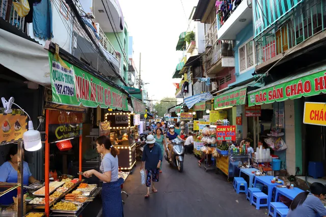 Ẩm thực đường phố Sài Gòn: Món ngon & địa chỉ nổi tiếng