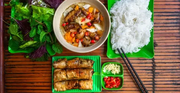 Top 30 món ngon Việt Nam du khách nhất định nên thử