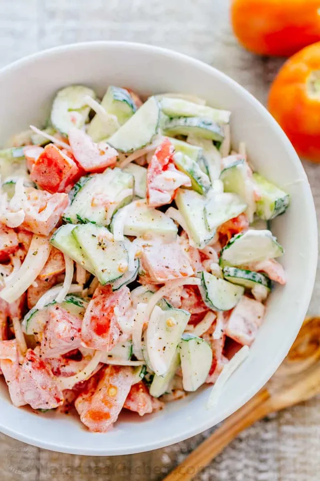 Salad dưa chuột cà chua sốt kem thanh mát tốt cho sức khoẻ