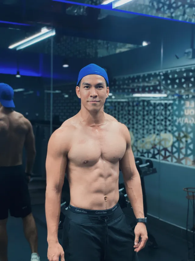 Gập bụng đúng cách: Kỹ thuật tập chuẩn để siết cơ bụng