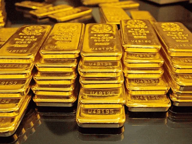 Có 50 triệu nên mua vàng tích trữ hay gửi tiết kiệm năm 2026?