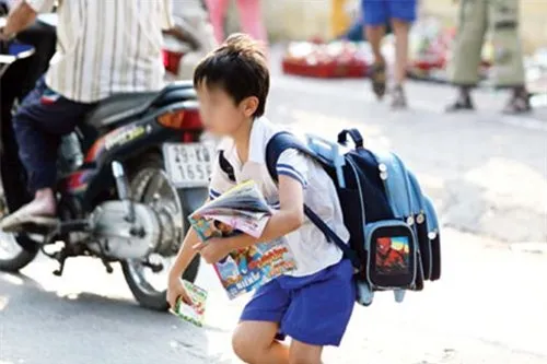 Đau mỏi lưng ở trẻ em có nguy hiểm không và khi nào cần đi khám?