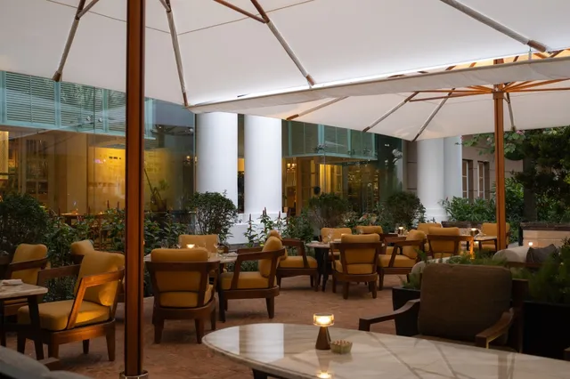 park-hyatt-terrace-garden-lounge