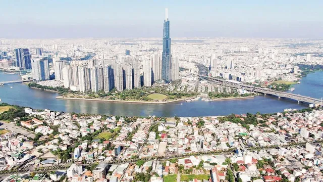 Lãi suất vay mua BĐS chạm 16%: Nhà đầu tư cần làm gì?