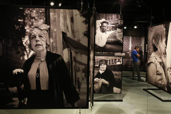 Nhiếp ảnh gia Vivian Maier - Người giúp việc bí ẩn