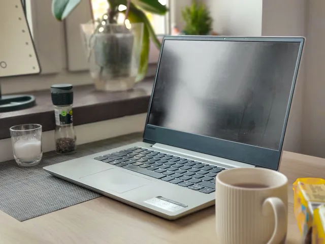 Blogger công nghệ làm việc