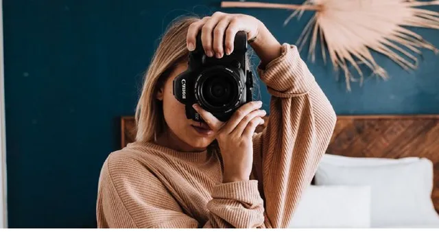 6 tư thế trước gương để có ảnh tự chụp đẳng cấp bạn cần thử.