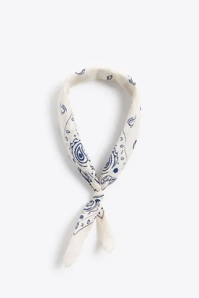 Khăn bandana: Cách phối phụ kiện đa phong cách dễ áp dụng