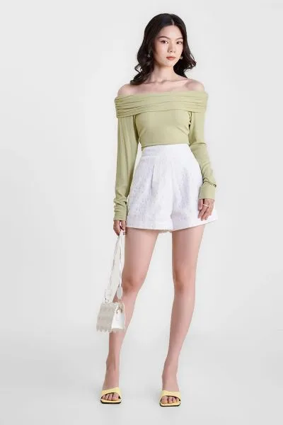 Cách phối đồ với quần short nữ chuẩn gu thời trang 2026