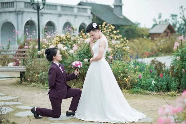 Ngắm bộ ảnh cưới hoán đổi giới tính đang gây sốt giới trẻ