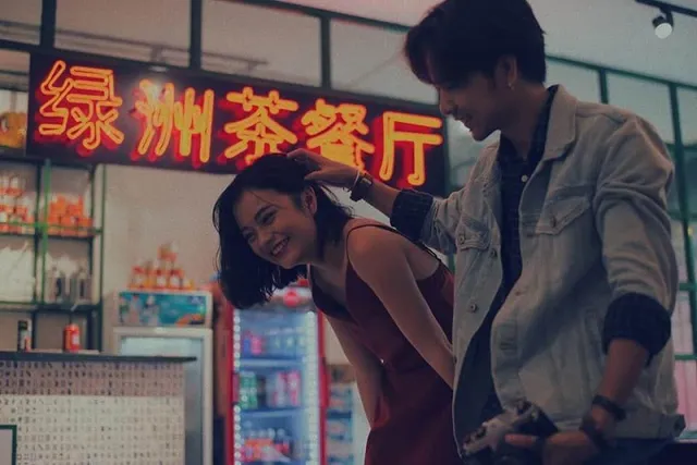 Bí kíp cách tạo dáng chụp ảnh đôi mà Couple không thể bỏ qua trong mùa Valentine này