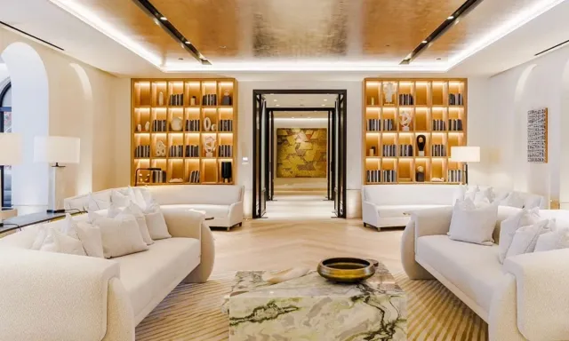 Mách bạn cách tạo dáng chụp ảnh đẹp khi mặc váy vạn người mê