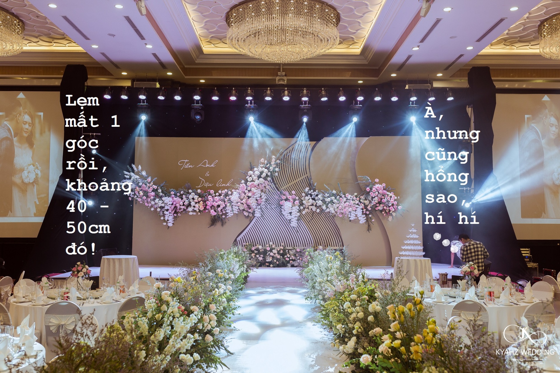 Tiệc cưới bãi biển Phú Quốc với trang trí hoa và bàn tiệc sang trọng