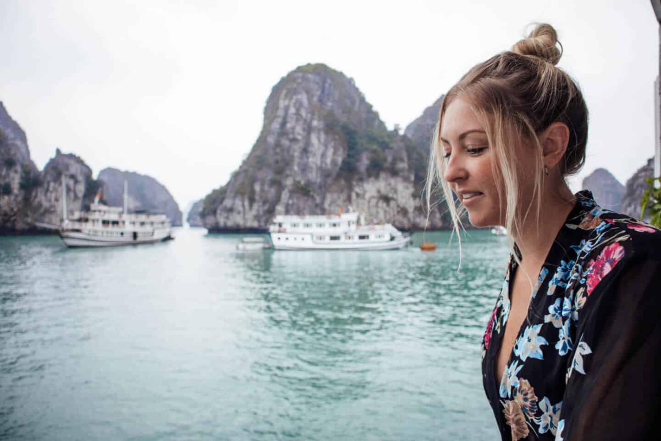 Du khách solo kết bạn và giao lưu tại điểm đến