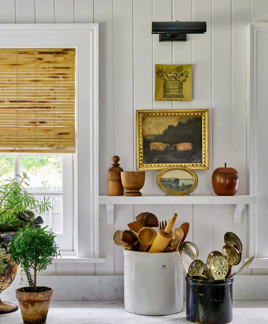 Thiết kế phòng khách với gam màu bão hòa ấm áp 2026