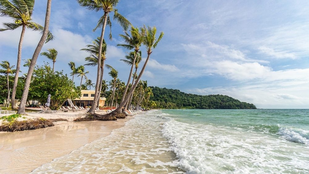 Bãi Sao Phú Quốc (Starfish Beach) với cát trắng mịn và nước biển xanh trong