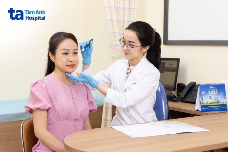 Phương pháp điều trị lỗ chân lông to tại phòng khám da liễu