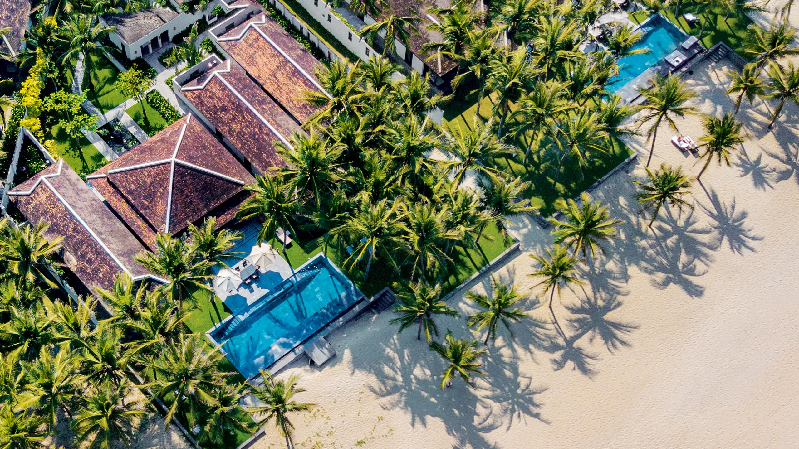 Heart of the Earth Spa tại Four Seasons Nam Hai - 8 treatment villa nổi trên hồ sen, crystal singing bowls 432 Hz