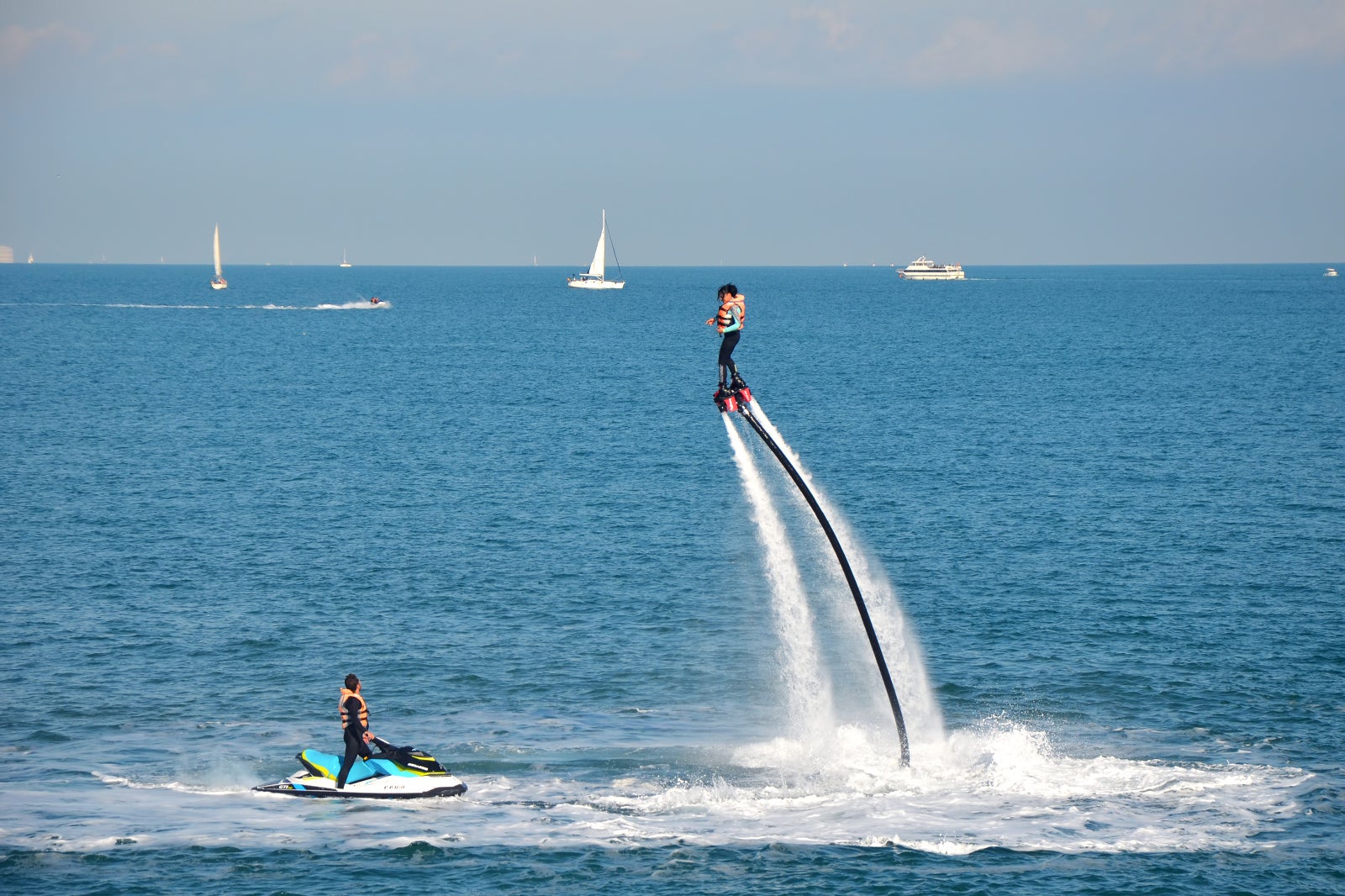Flyboard – hoạt động mạo hiểm trên mặt nước tại VinWonders