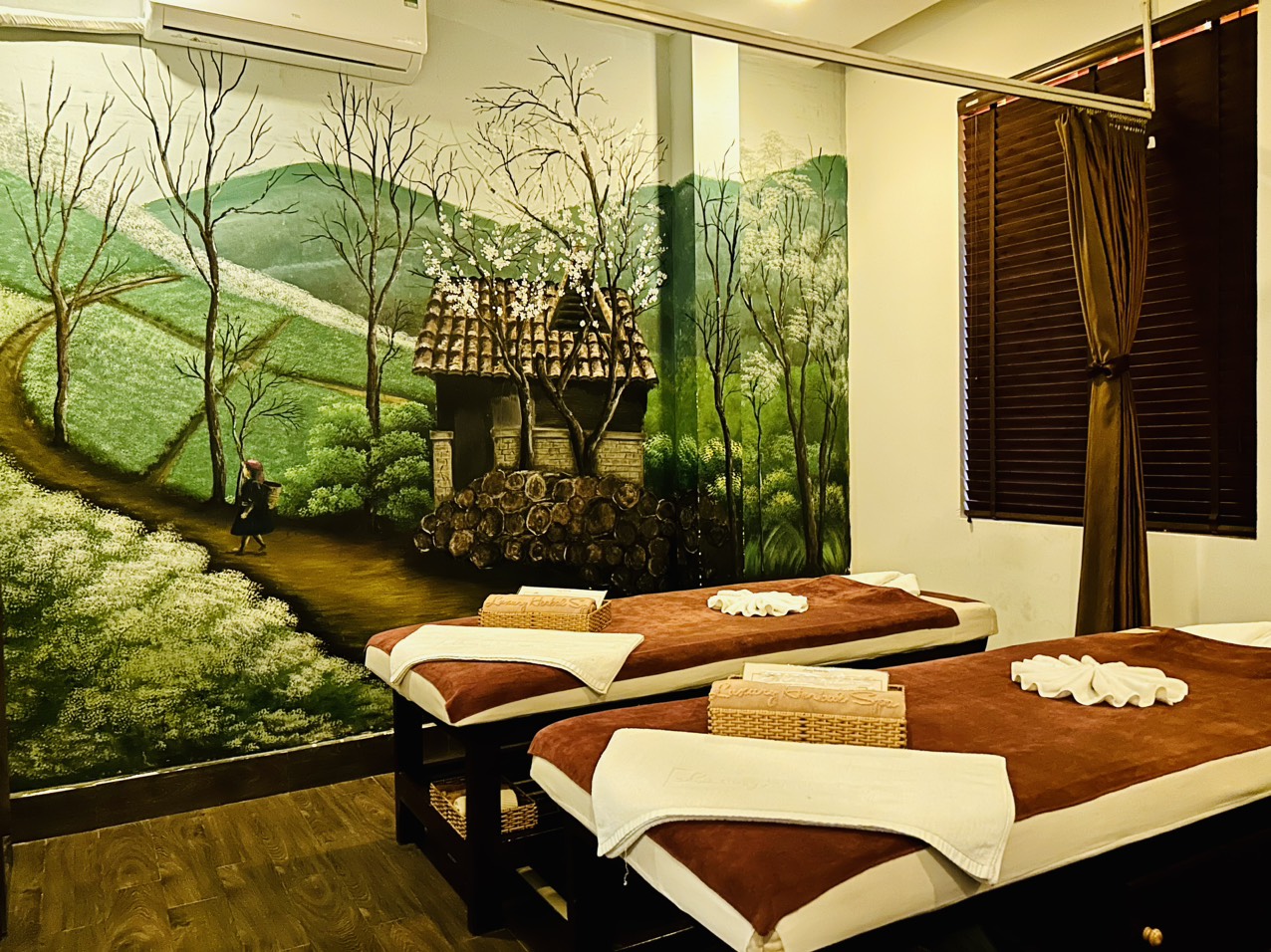 Không gian spa thiên nhiên với thảo dược Việt Nam, vật liệu gỗ và đá núi