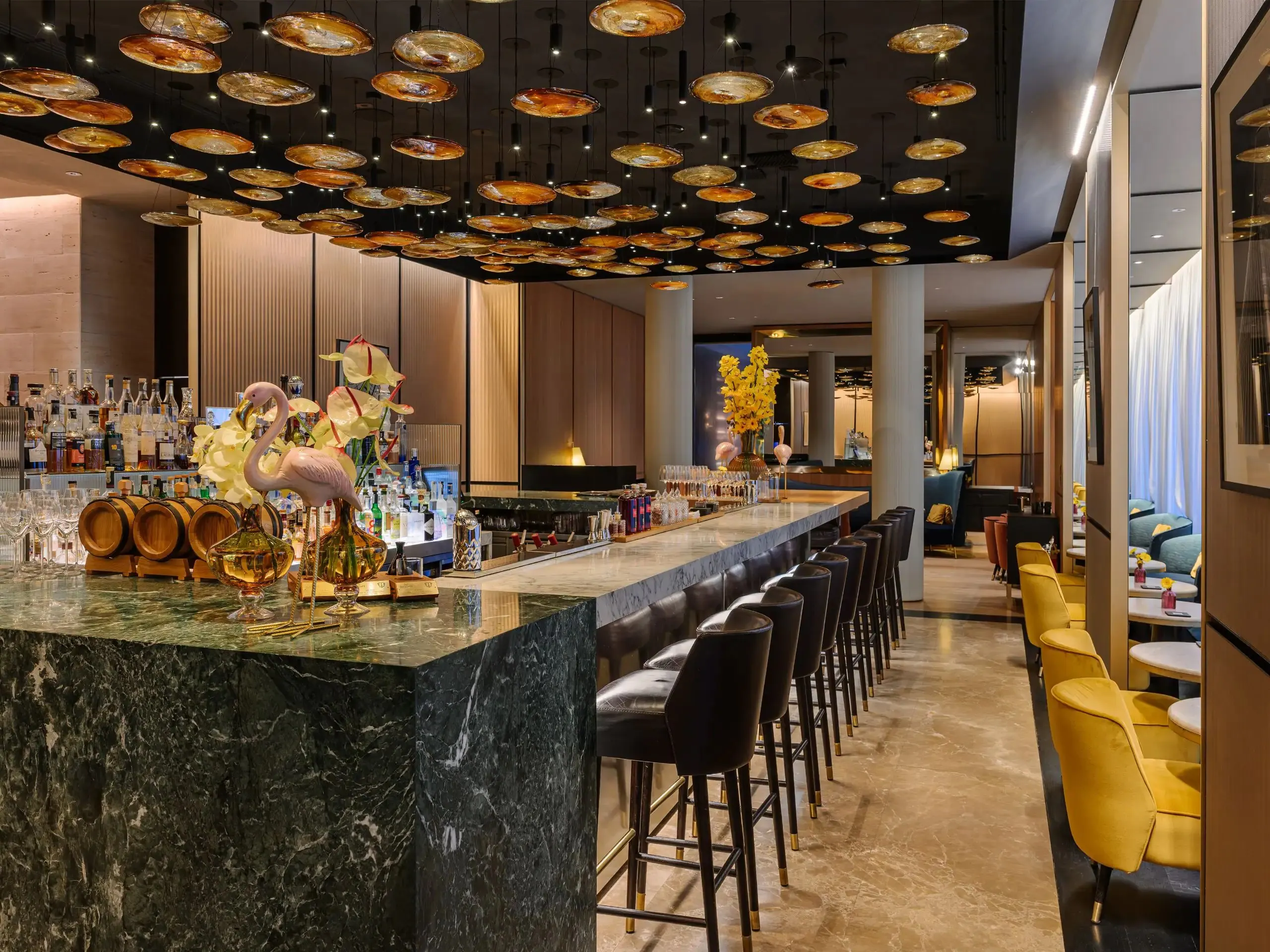 Mio Lab Milan tại Hyatt — cocktail Negroni biến tấu với balsamic, turmeric gin và cà phê