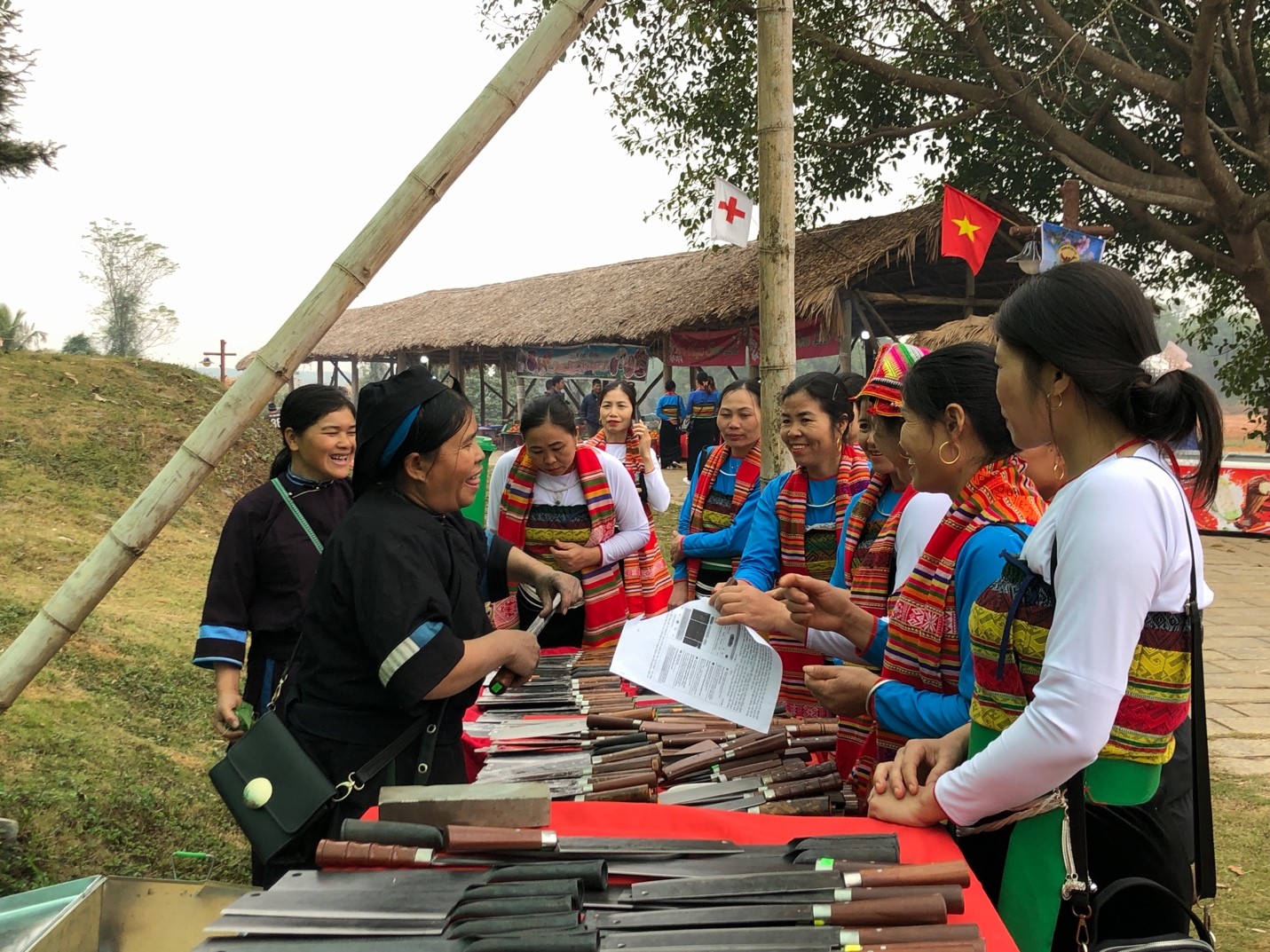 Chợ phiên Mèo Vạc — trải nghiệm văn hóa dân tộc thiểu số đặc sắc tại vùng cao Việt Nam
