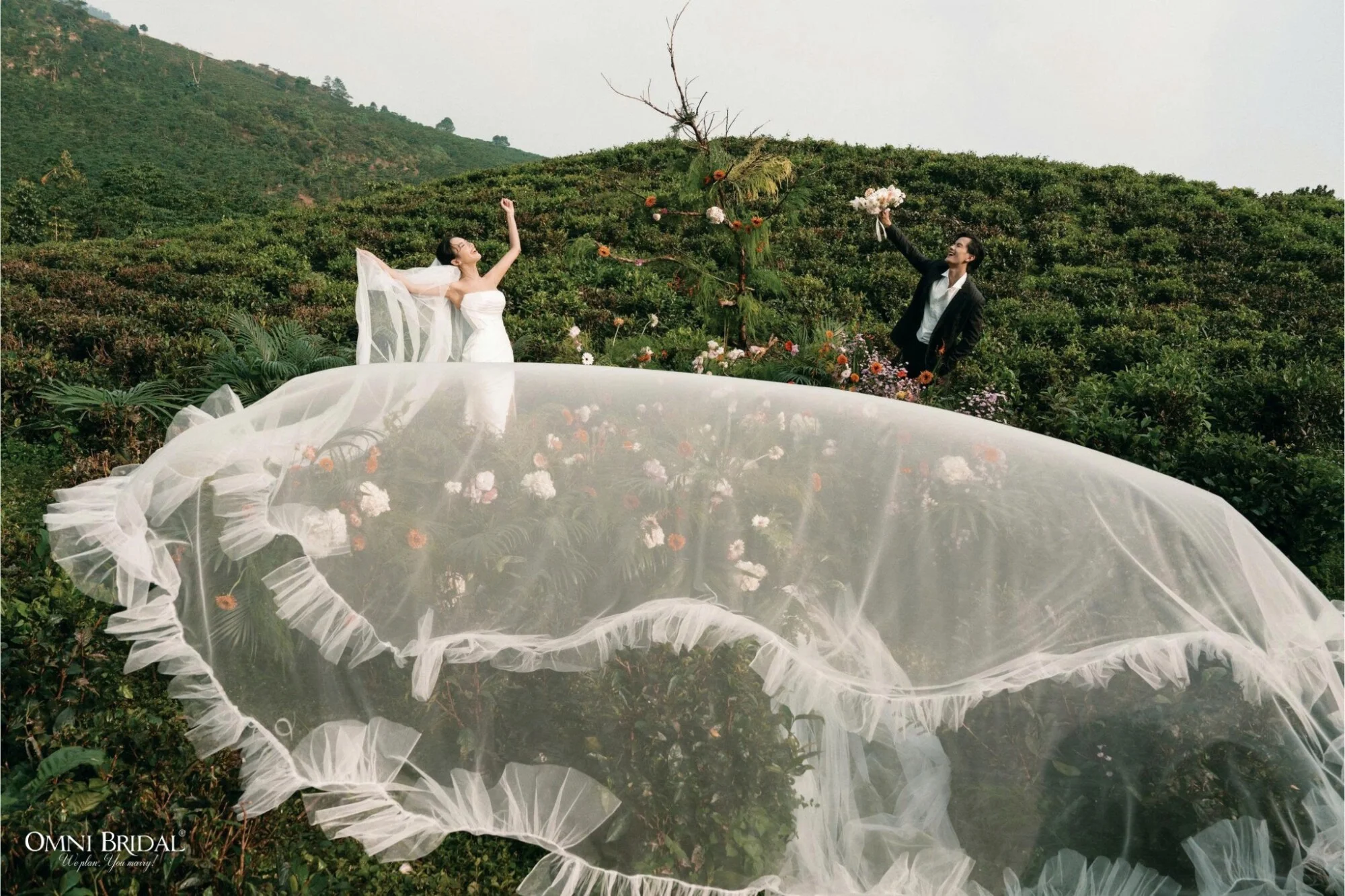 So sánh ảnh cưới truyền thống và ảnh cưới được tạo bởi AI – chất lượng và cảm xúc