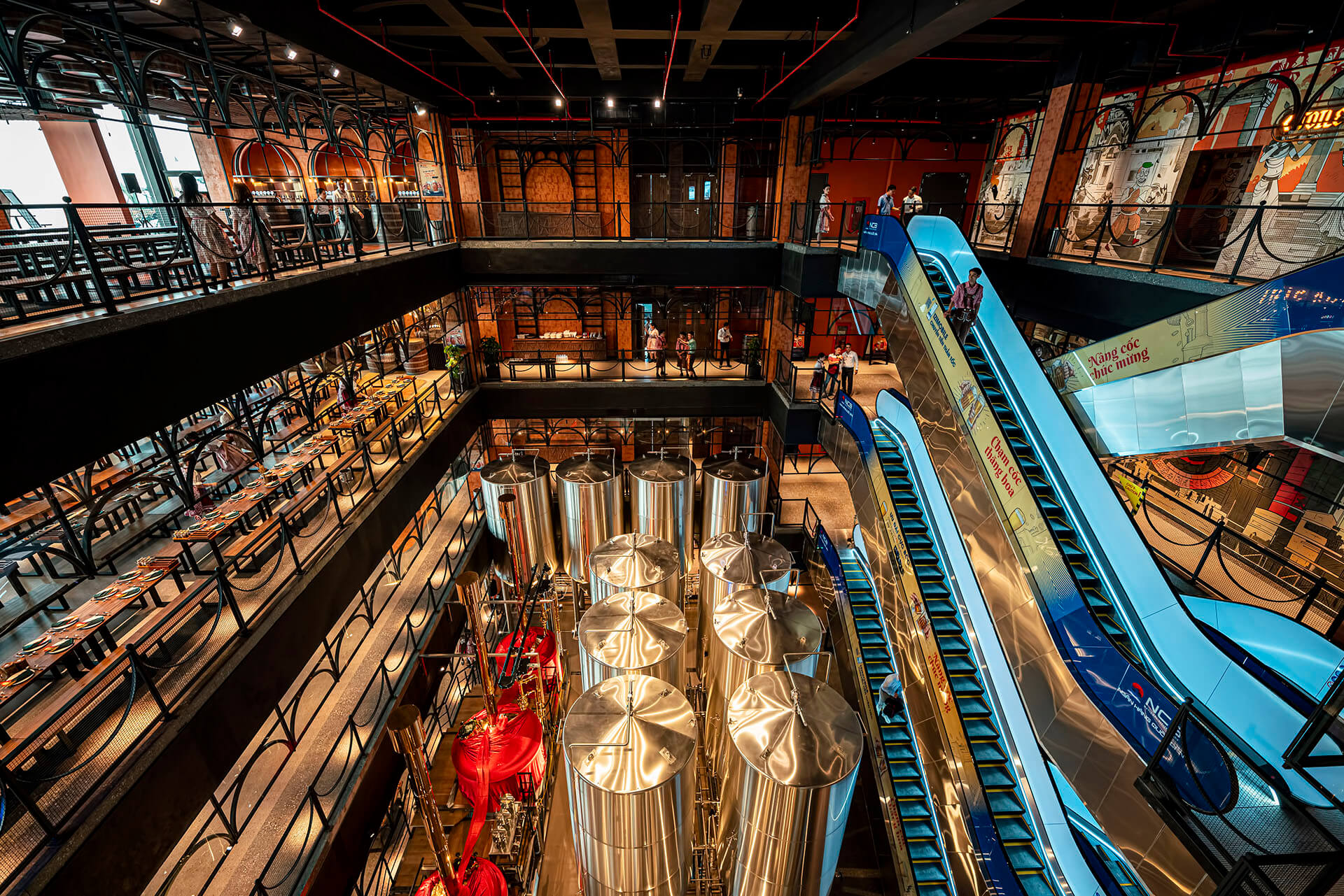 Mặt tiền ngoại thất BaNa Brew House – xưởng bia thủ công đầu tiên và cao nhất Việt Nam