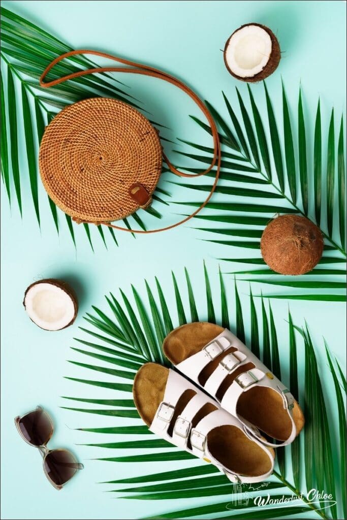 Giày dép phù hợp nhất cho du lịch biển Việt Nam - sandal và dép nhẹ