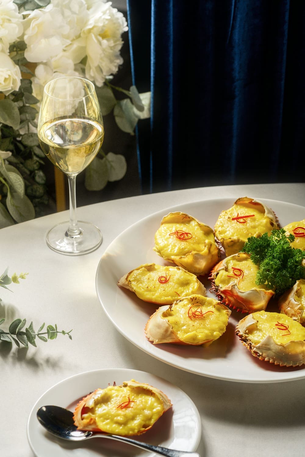 Cua bọc lò phô mai – món Fusion Á–Âu đặc sắc trong tiệc cưới cao cấp