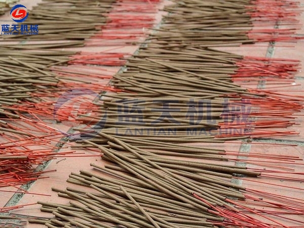 Quá trình phơi hương dưới nắng mặt trời tại Quảng Phú Cầu