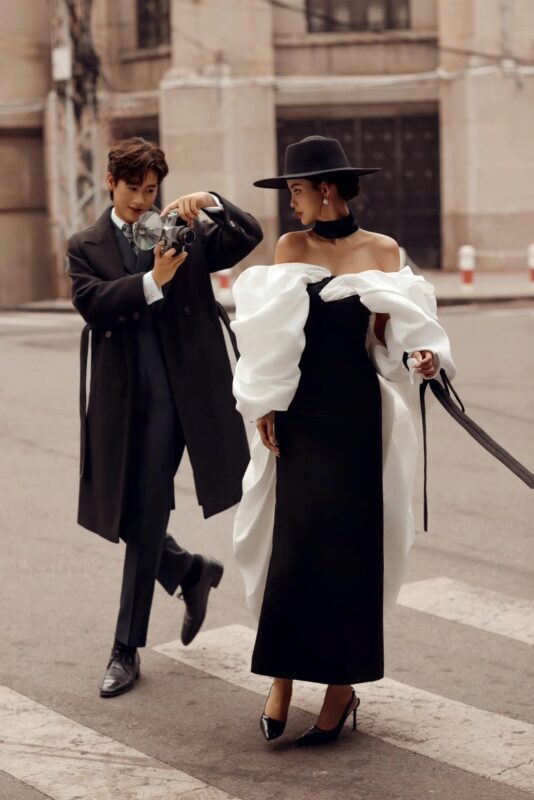 Ảnh cưới điện ảnh – chú rể và cô dâu trong khoảnh khắc cảm xúc tự nhiên kiểu storytelling