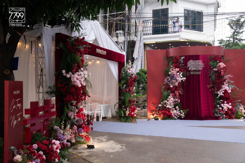 Decor tư gia tông đỏ cho lễ ăn hỏi – ví dụ trang trí tiết kiệm đẹp mắt