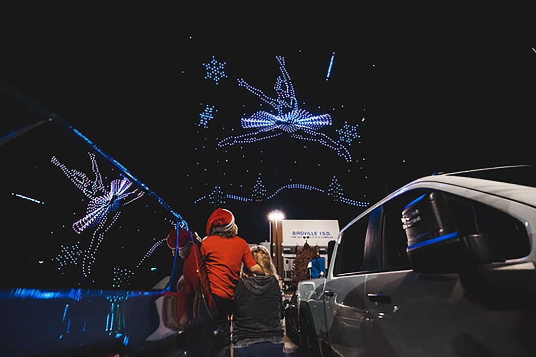 Mạng lưới công nghệ tiệc cưới với 3D Mapping, drone, laser và AI tích hợp - nguồn từ Báo Hà Nội Mới