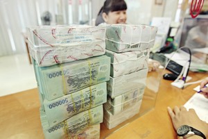 Doanh nghiệp chịu áp lực từ tỷ giá và lãi suất cao - nguồn từ tinnhanhchungkhoan.vn